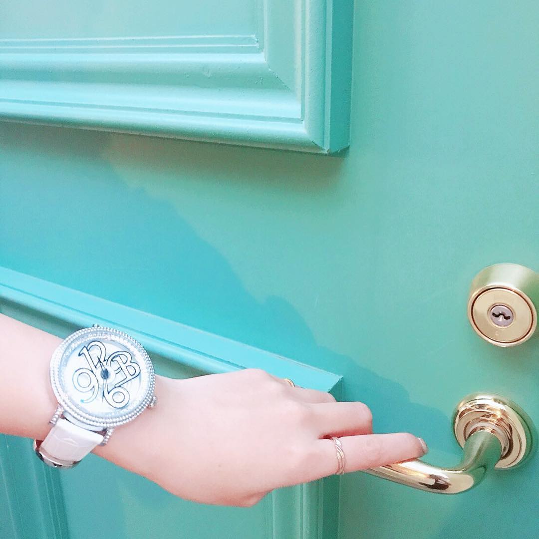 NUMBER 46MM WHITE x SILVER <革ベルト>