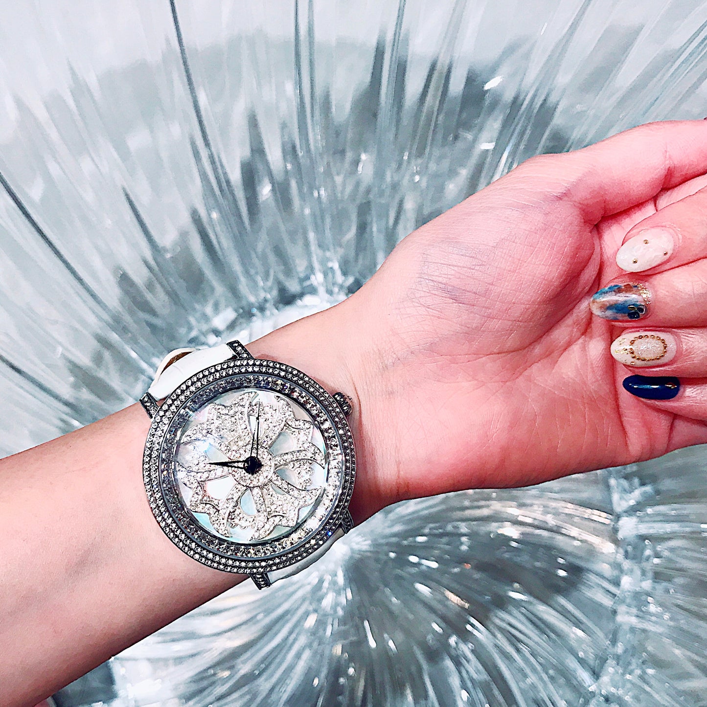 LILY 46MM WHITE x SILVER <革ベルト>